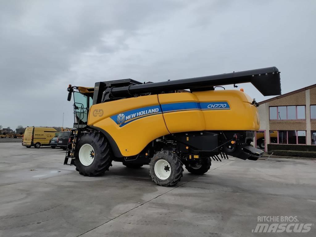 New Holland CH7.70 Combine harvesters