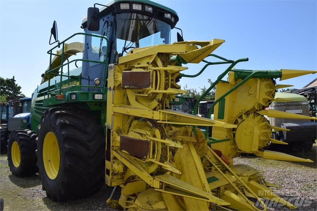 John Deere 7400 Forage harvesters