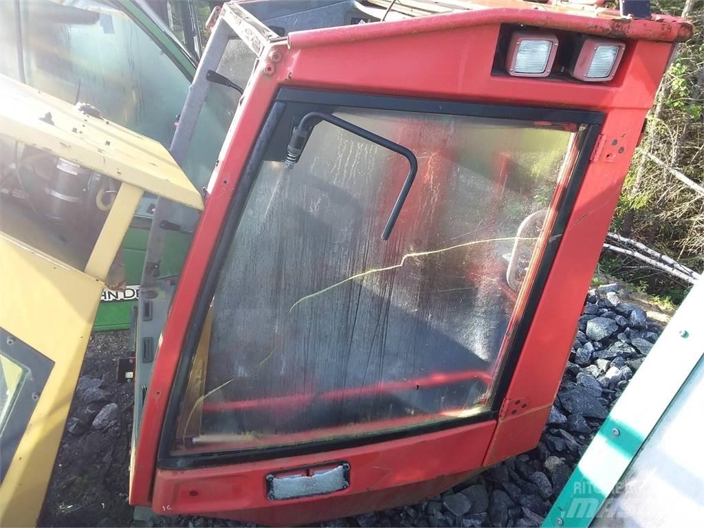 Komatsu 911.5 Cabins and interior