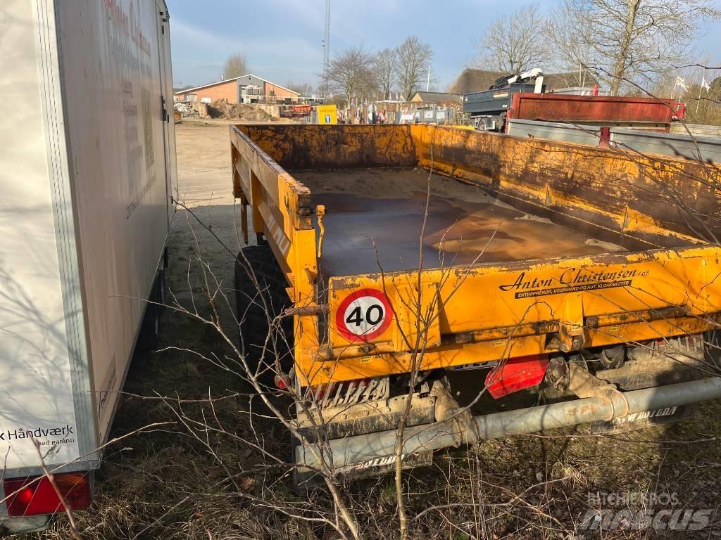 Western WF7LDH Tipper trucks