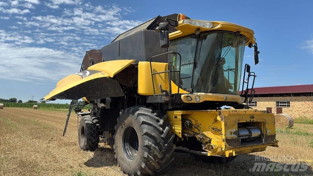New Holland CR 960 Combine harvesters