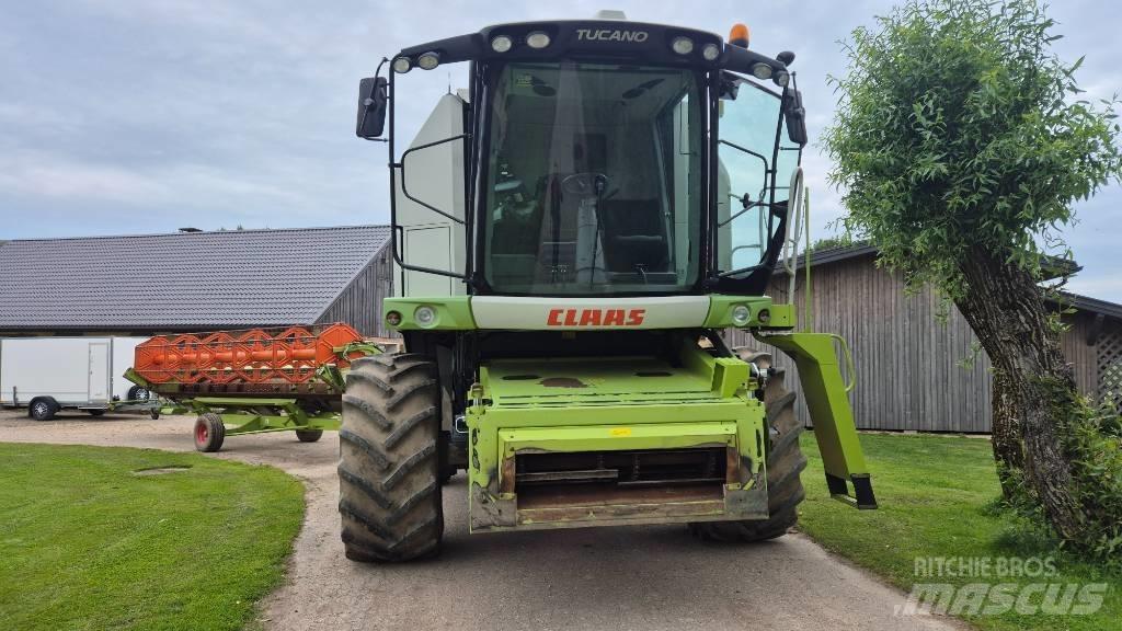 CLAAS Tucano 440 Combine harvesters