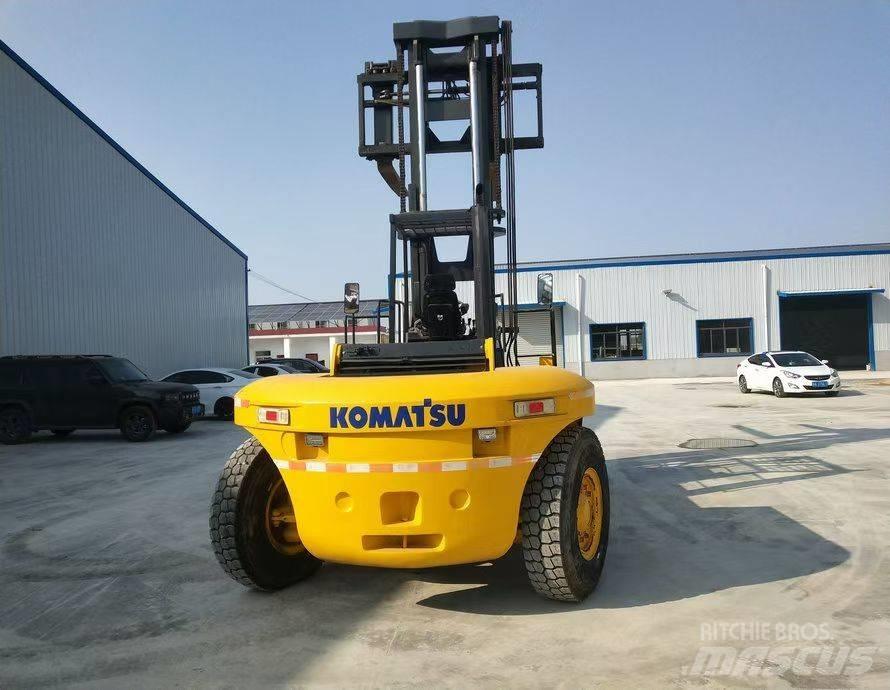 Komatsu FD200 Telescopic handlers