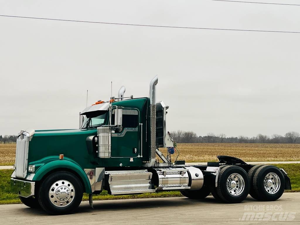 Kenworth W 900 Prime Movers