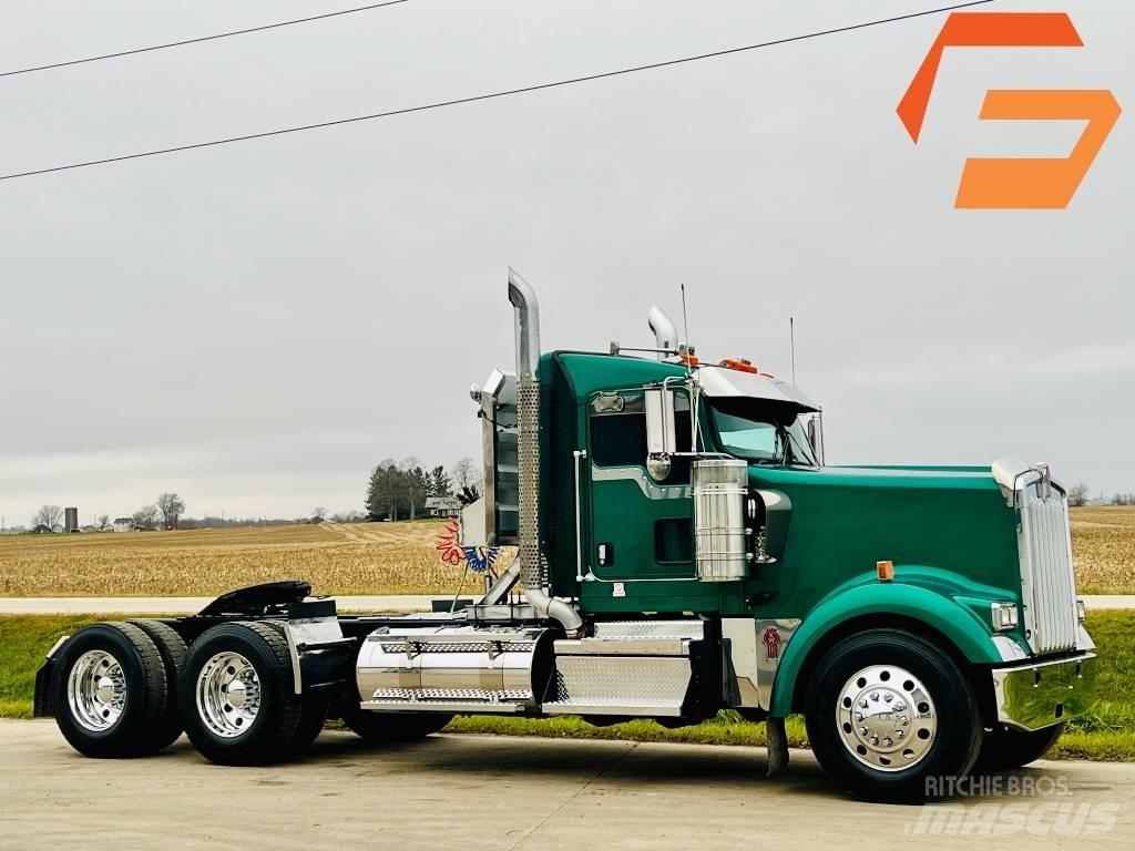 Kenworth W 900 Prime Movers