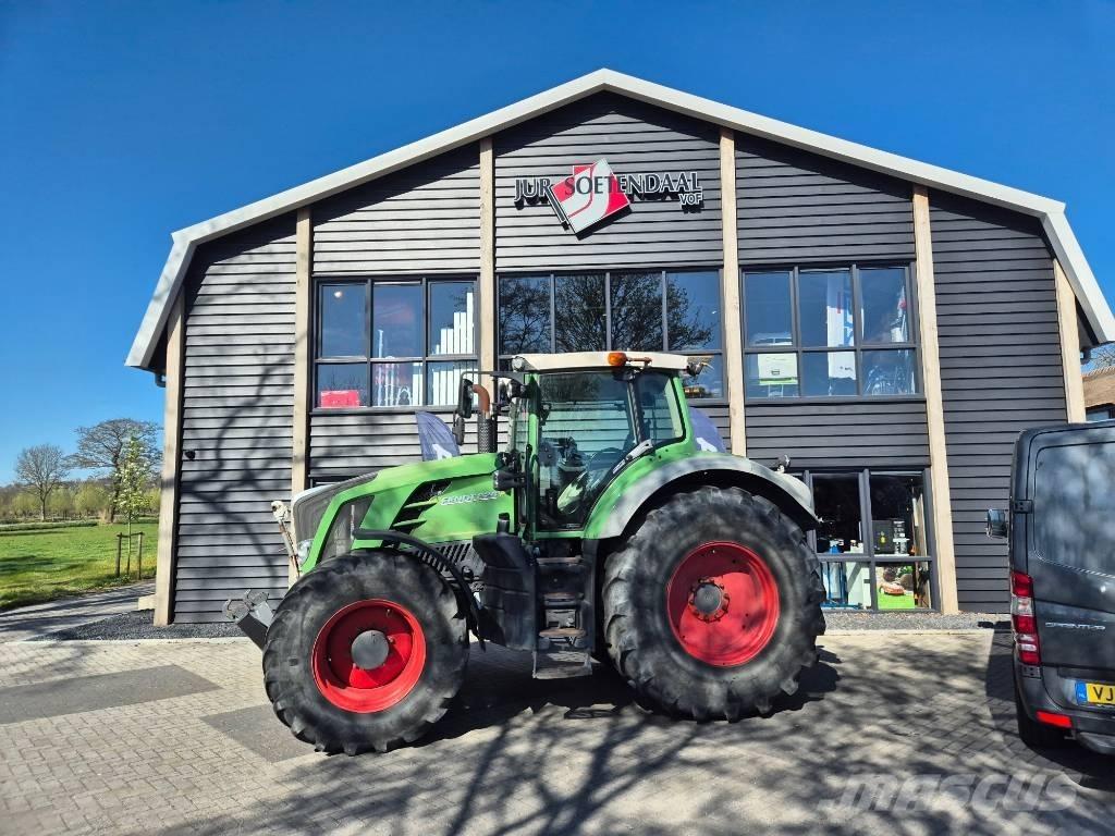 Fendt 828 Vario Tractors