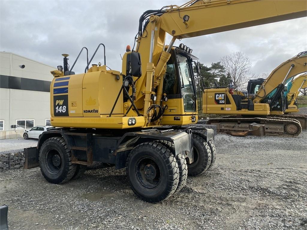 Komatsu PW148-10 Wheeled excavators