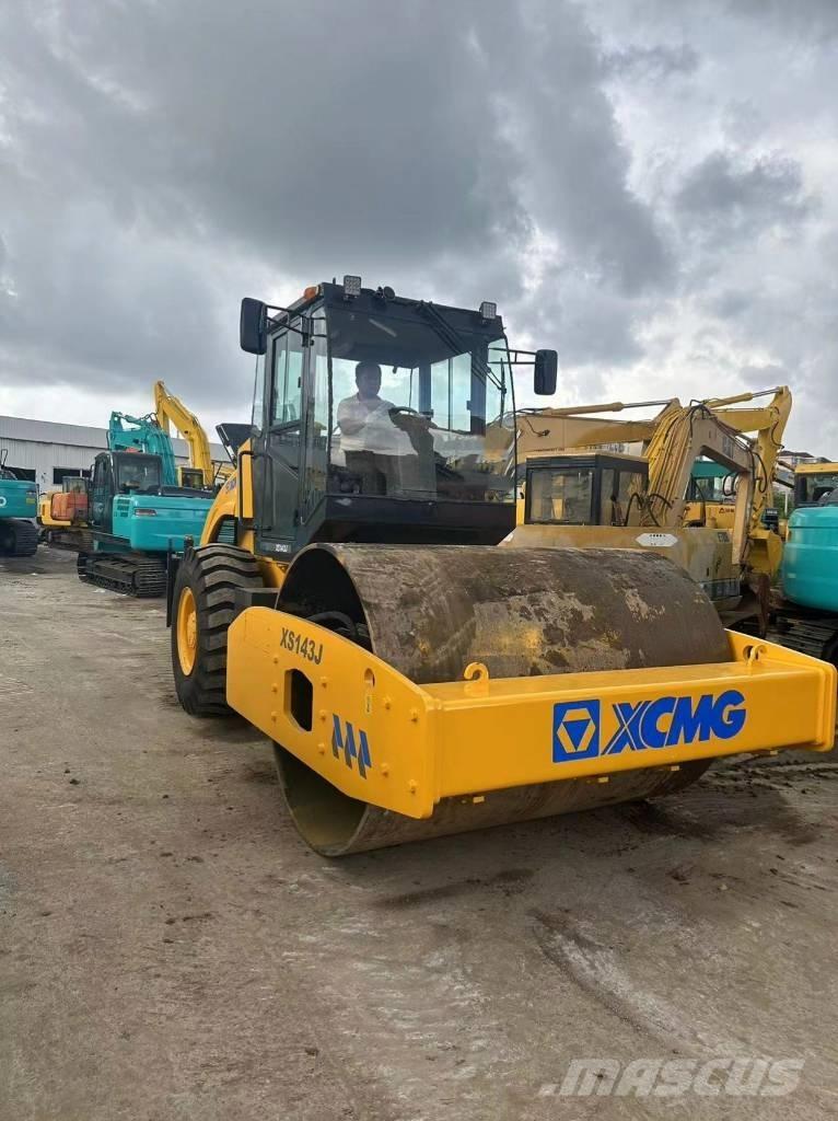 XCMG XS 143 J Single drum rollers