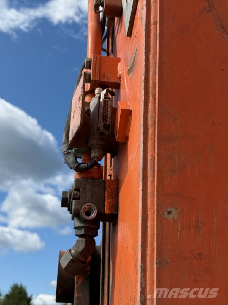 Doosan DX 235 LC Crawler excavators