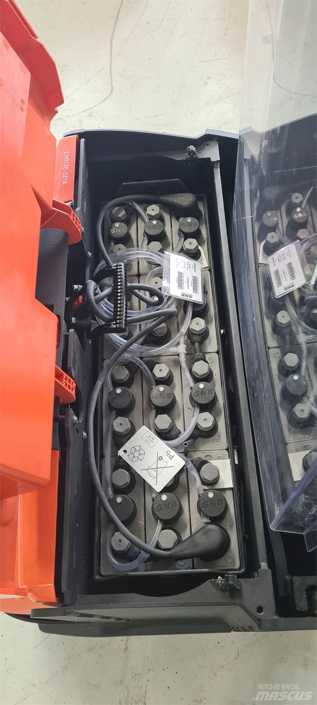 Toyota SWE120L Pedestrian stacker