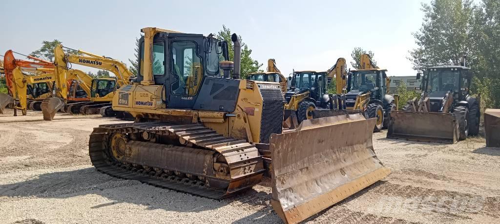 Komatsu D61EX-15 Crawler dozers