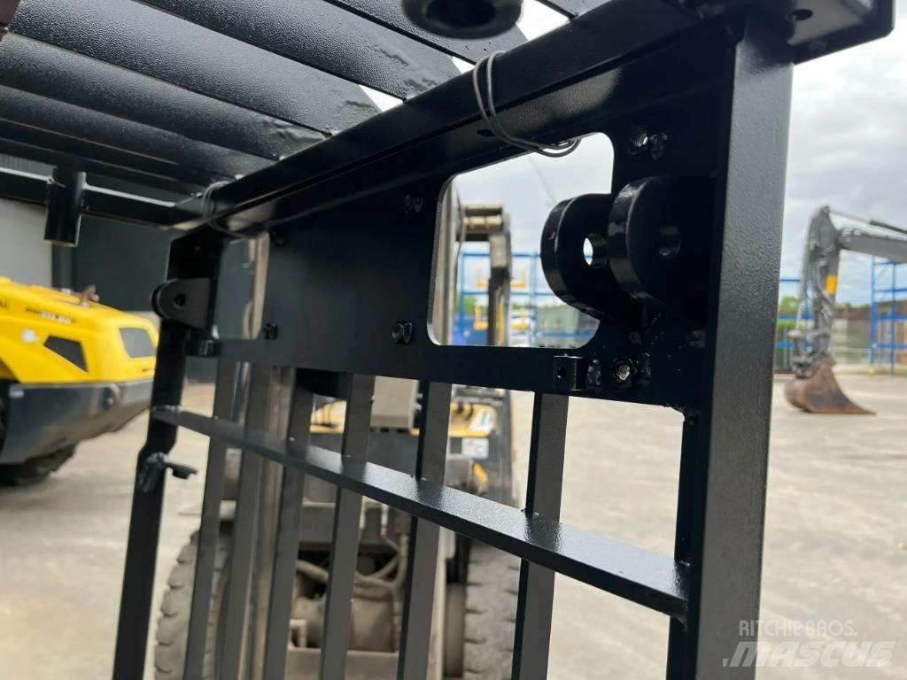 CAT 320D Guard Cabins and interior