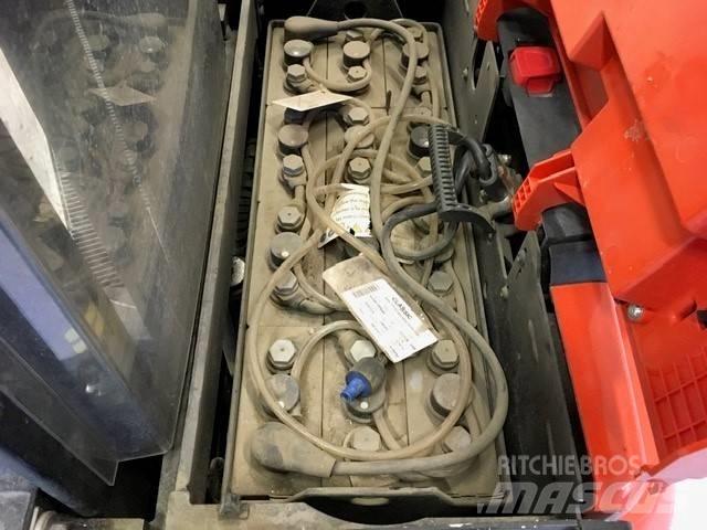 Toyota SWE 120 L Pedestrian stacker