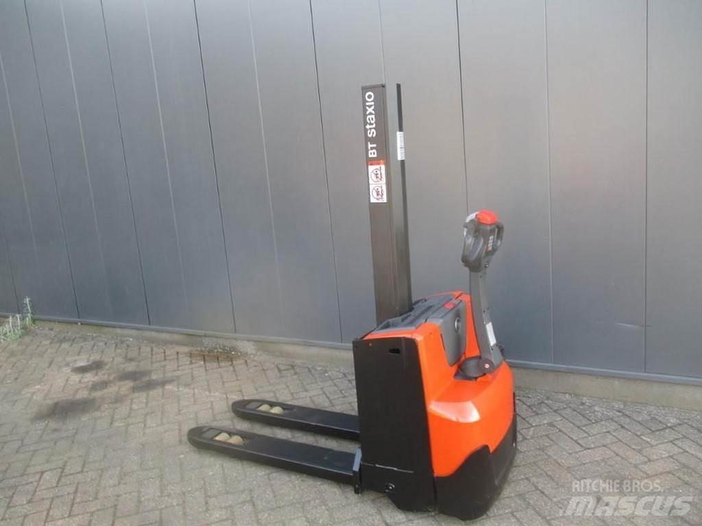 BT SWE 080L Pedestrian stacker
