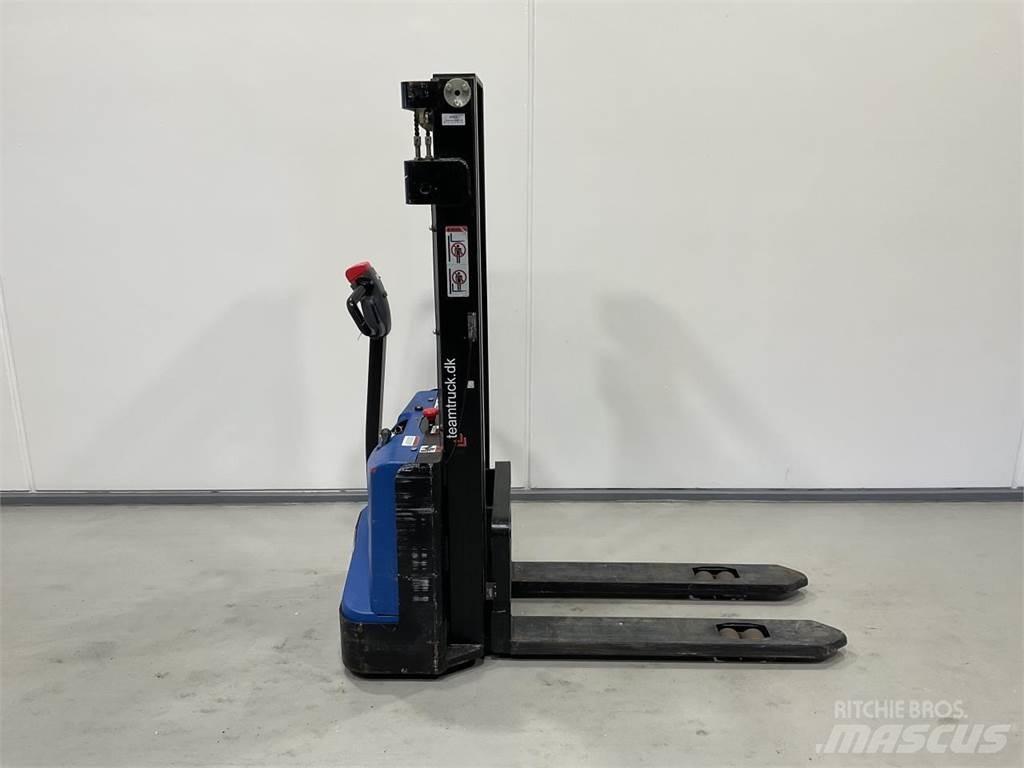 EP ES10-10ES Self propelled stackers