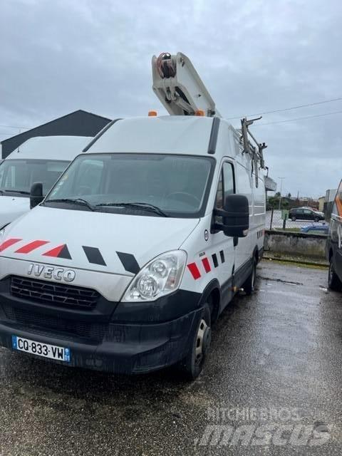 VERSALIFT ET 38 LF Articulated boom lifts