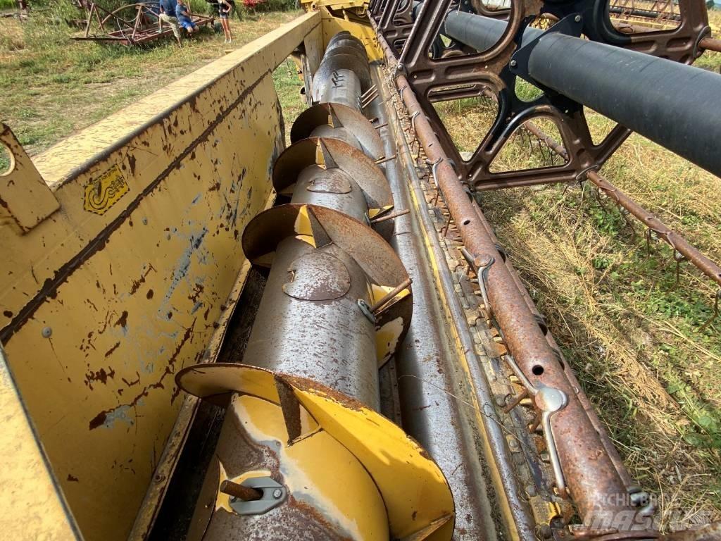 New Holland TX 68 Combine harvesters