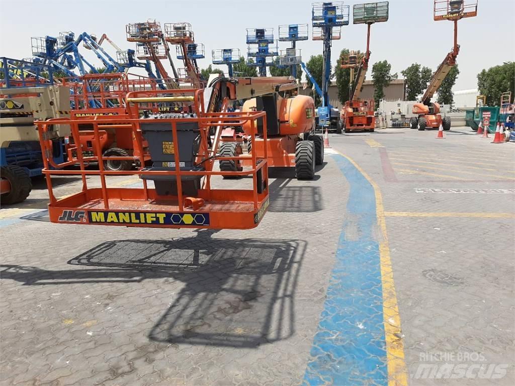 JLG 800AJ Articulated boom lifts