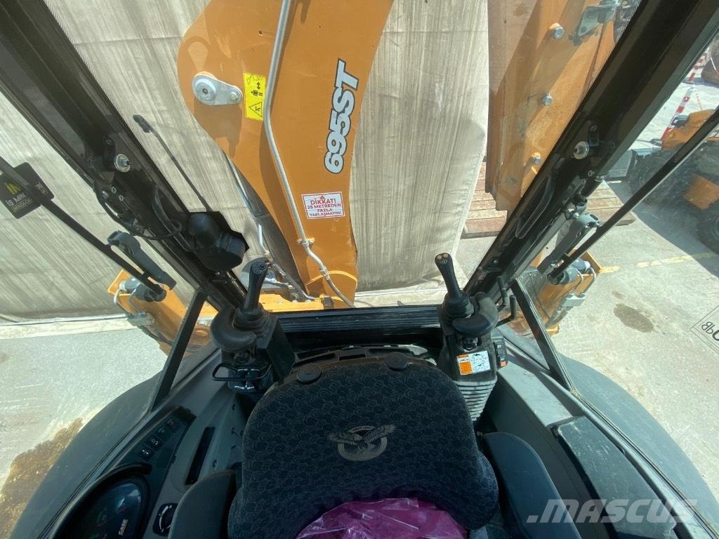 CASE 695 Backhoe