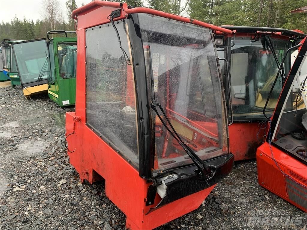 Komatsu 901TX Cabins and interior