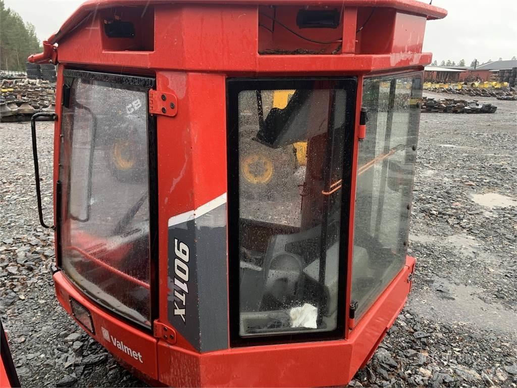Komatsu 901TX Cabins and interior