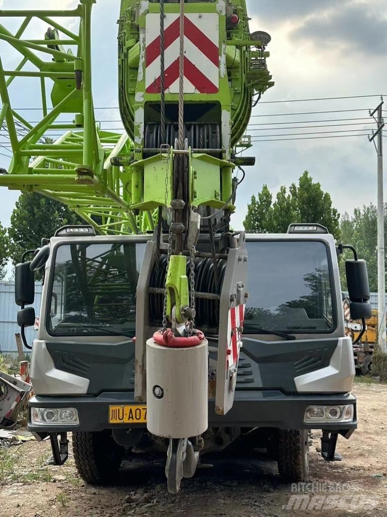 Zoomlion ZTC700 All terrain cranes