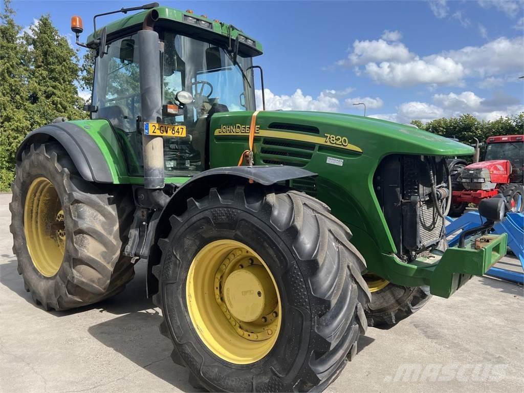 John Deere 7820 Tractors