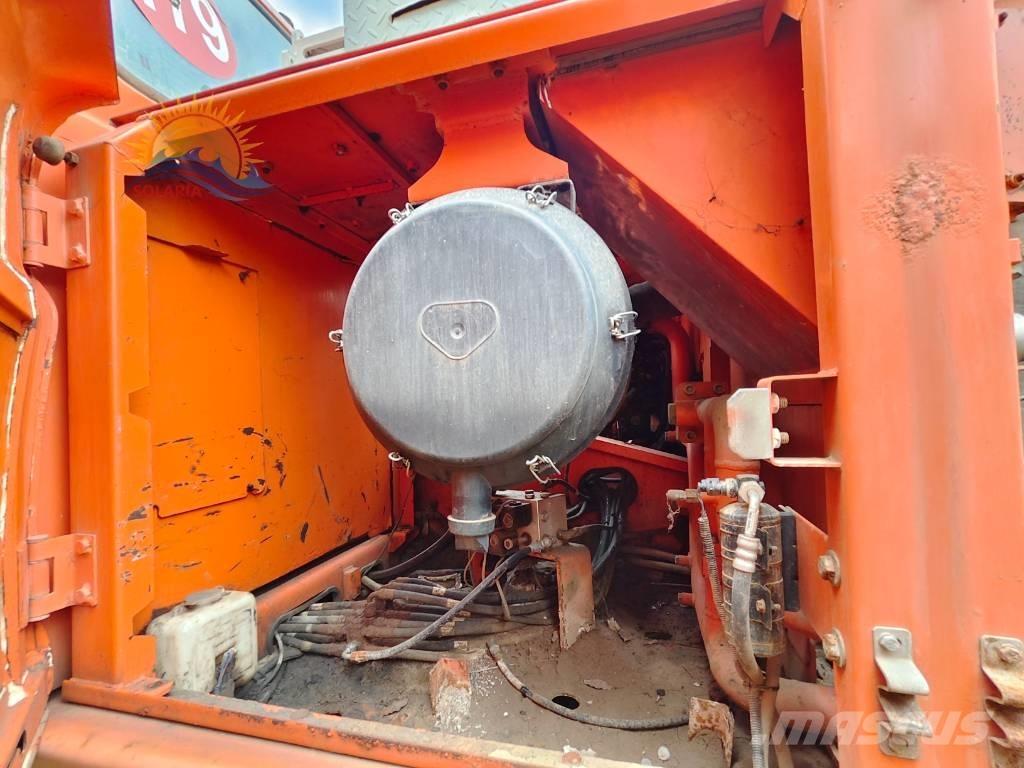 Doosan DX 300 LC Crawler excavators
