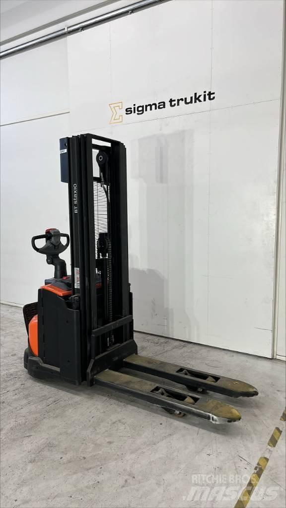 Toyota SWE 120 L Pedestrian stacker