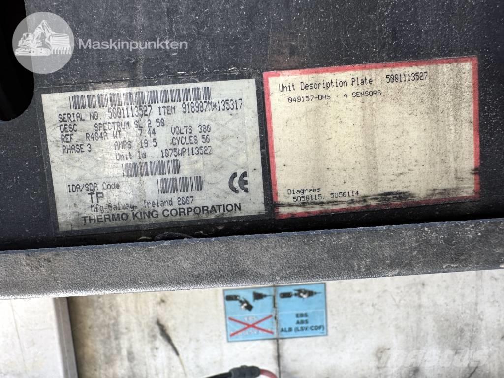 Schmitz SKO 24 Temperature controlled semi-trailers