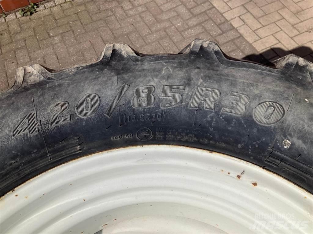 Goodyear 420/85R30 Farm machinery