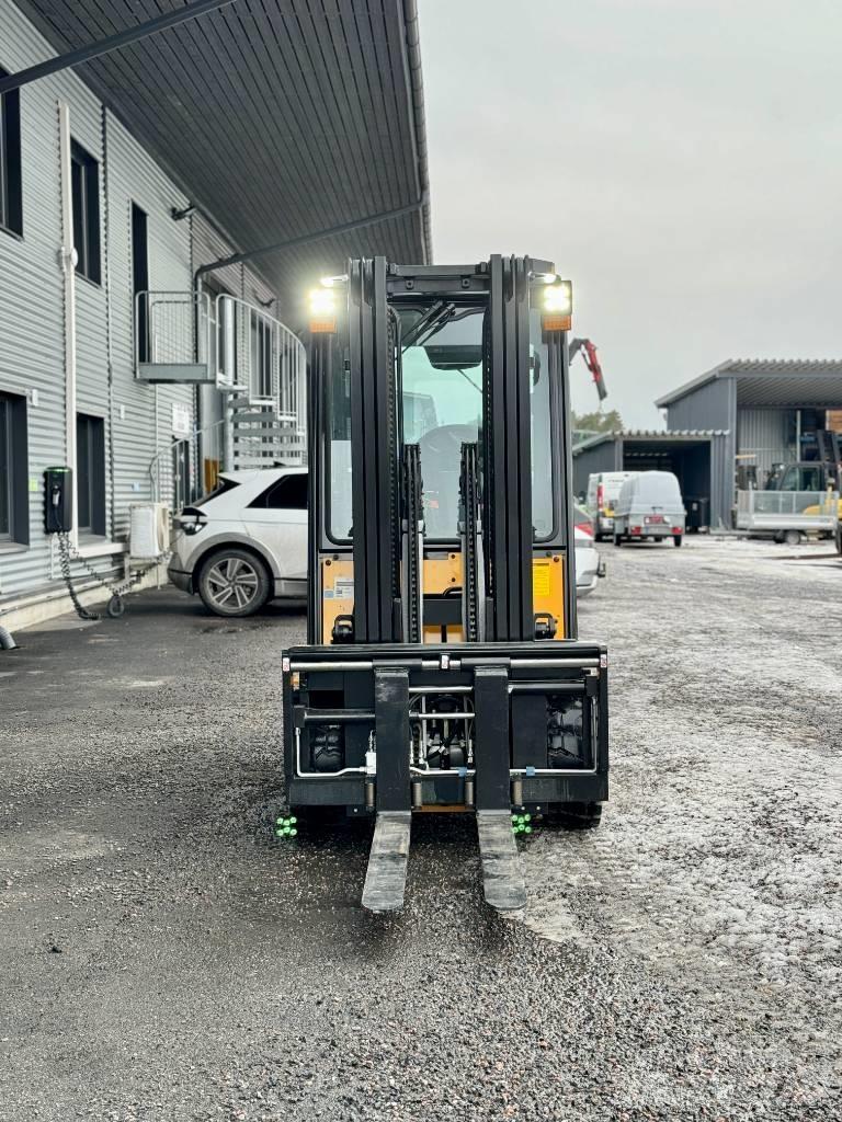 Hyundai 35B-9U Electric forklift trucks