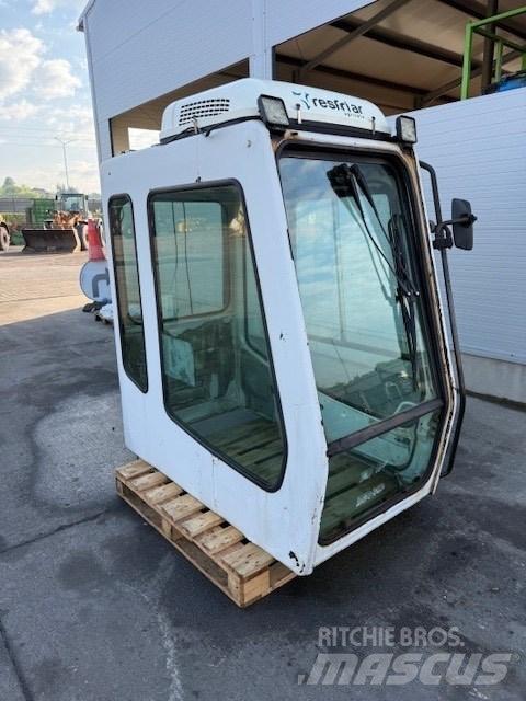 Liebherr CAB SERIE B Cabins and interior