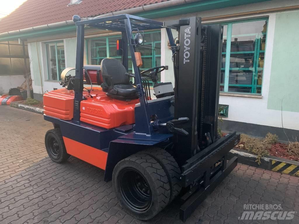 Toyota 5FG40 V-3516 LPG trucks