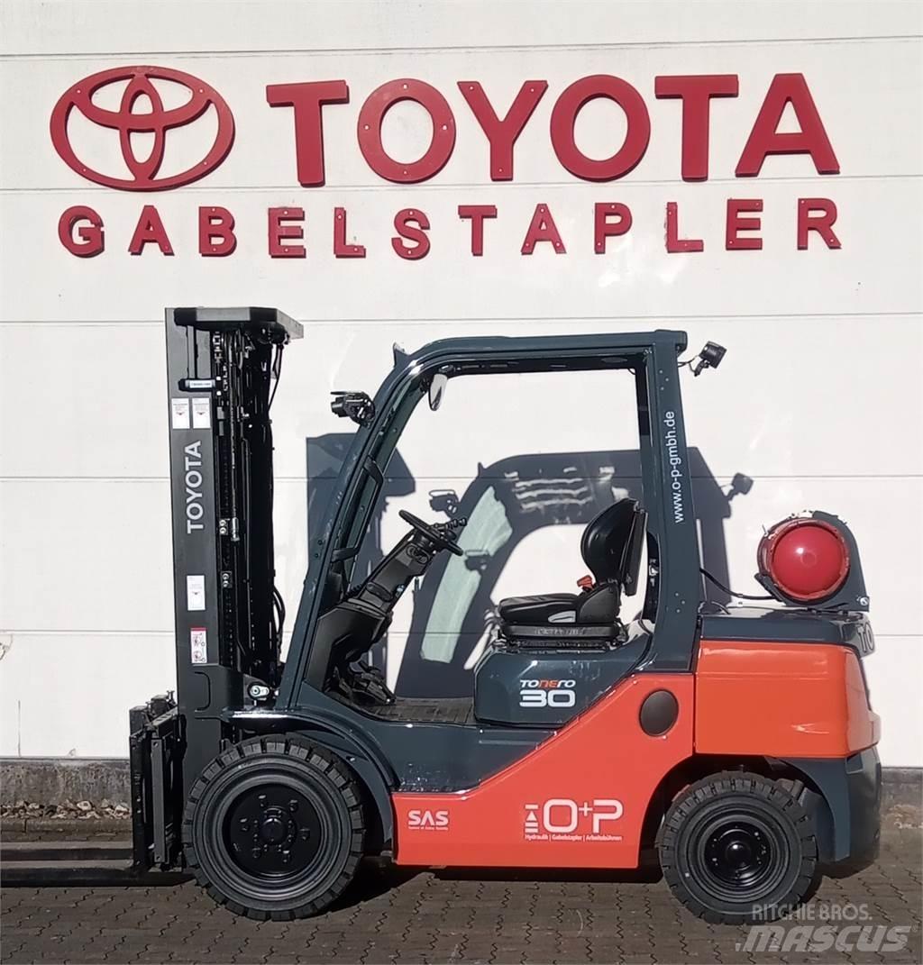 Toyota 02-8FGF30 LPG trucks