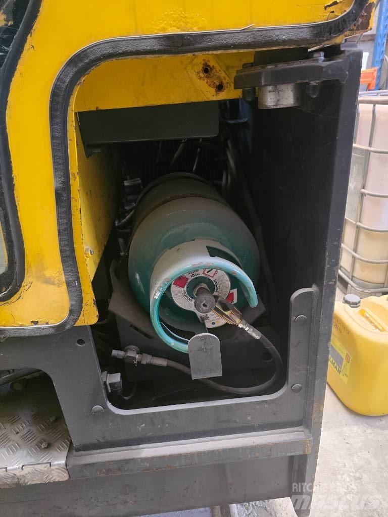 Combilift C4000LPG 4-way reach truck