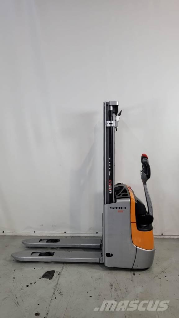 Still EXV 10 Self propelled stackers