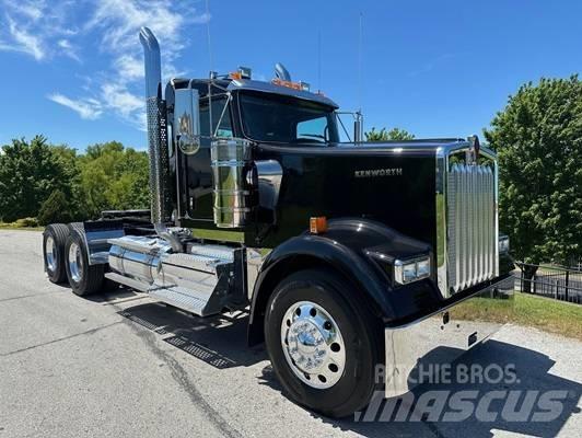 Kenworth W 900 Prime Movers