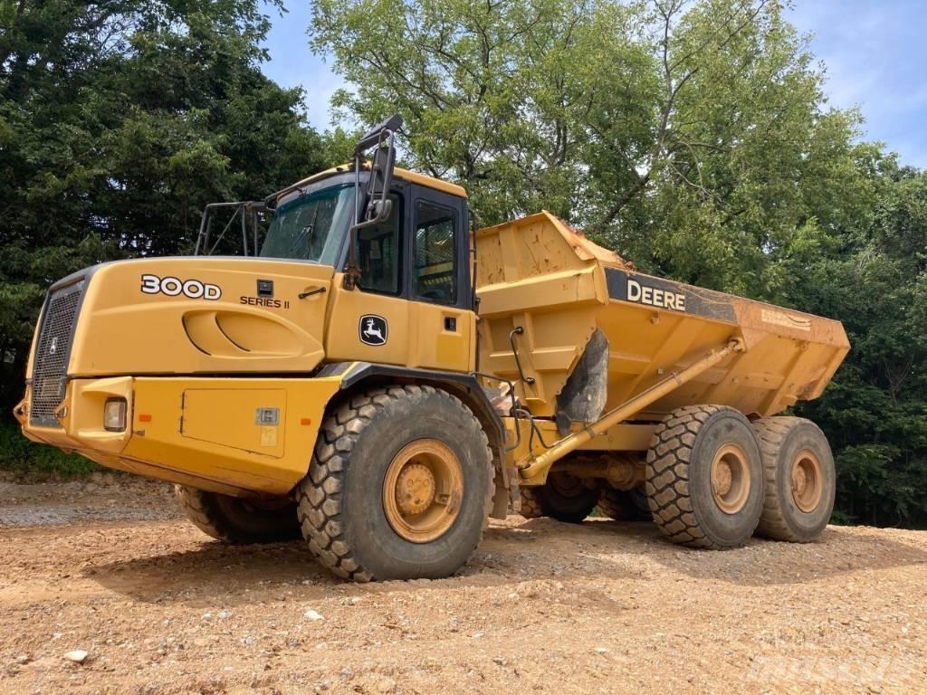 John Deere 300 D Articulated Haulers