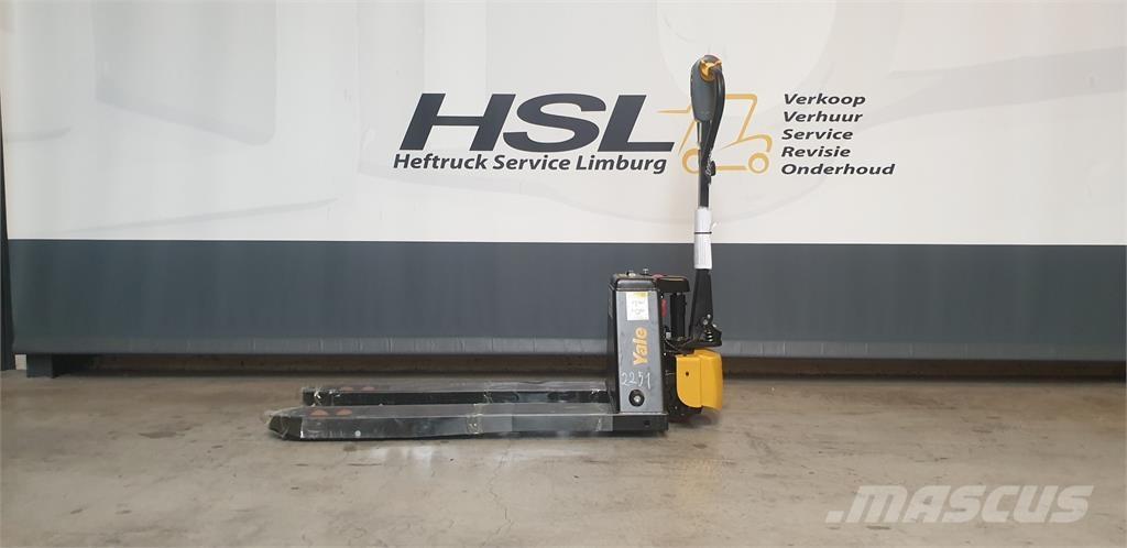 Yale MPC15 Pedestrian stacker