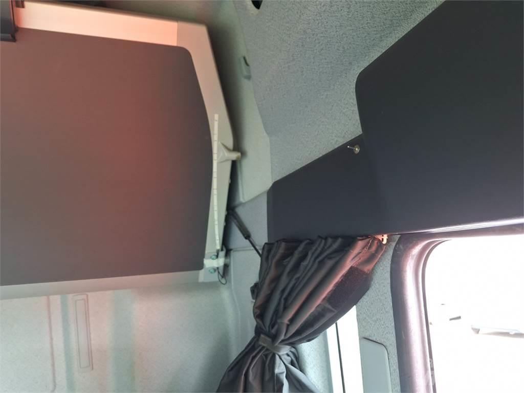 MAN TGL 12.250 Box trucks