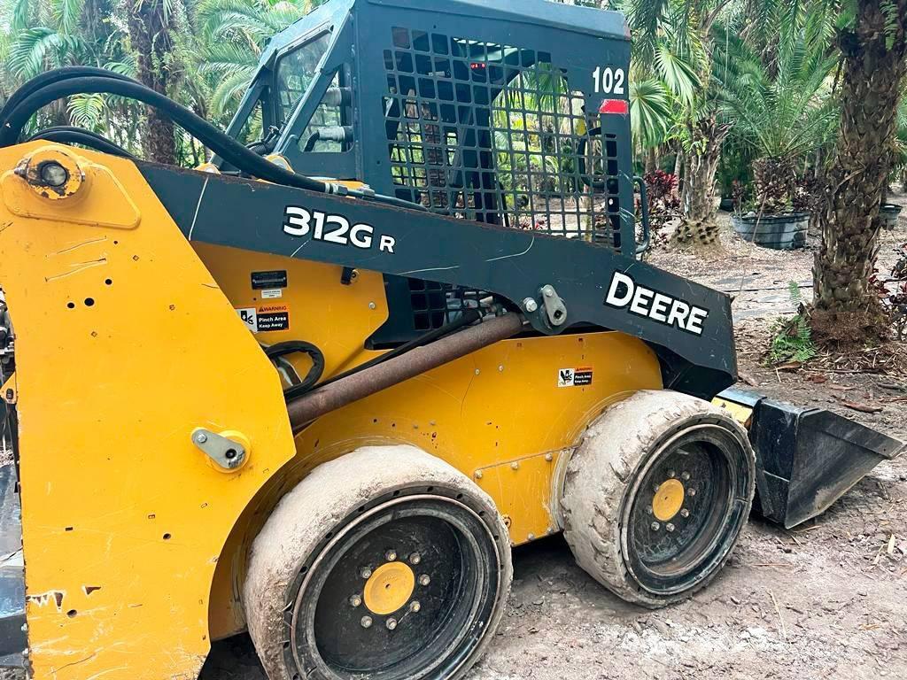 John Deere 312 Skid steer loaders