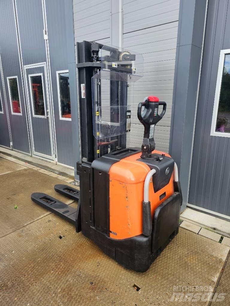BT SPE 125 L 4150mm Pedestrian stacker