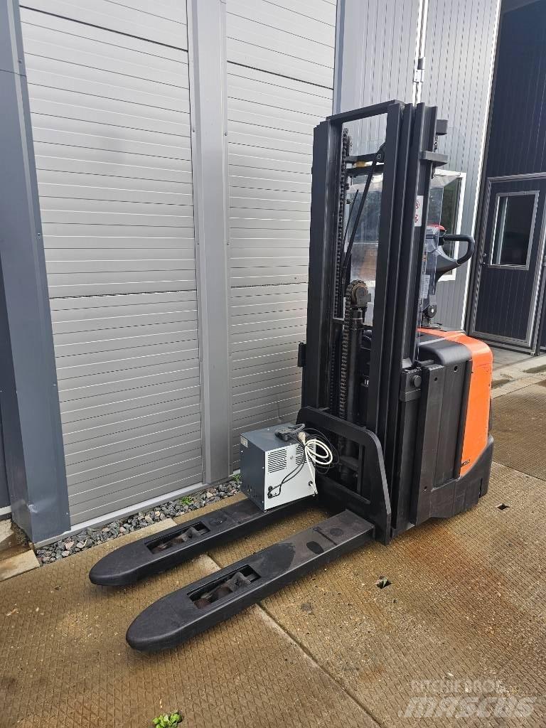BT SPE 125 L 4150mm Pedestrian stacker