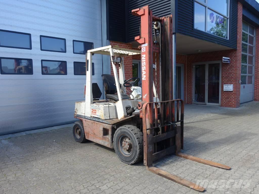 Nissan EH 02 A 20U Diesel trucks