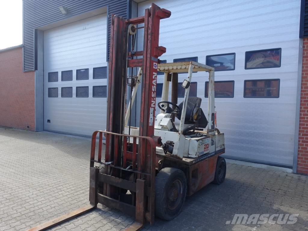 Nissan EH 02 A 20U Diesel trucks