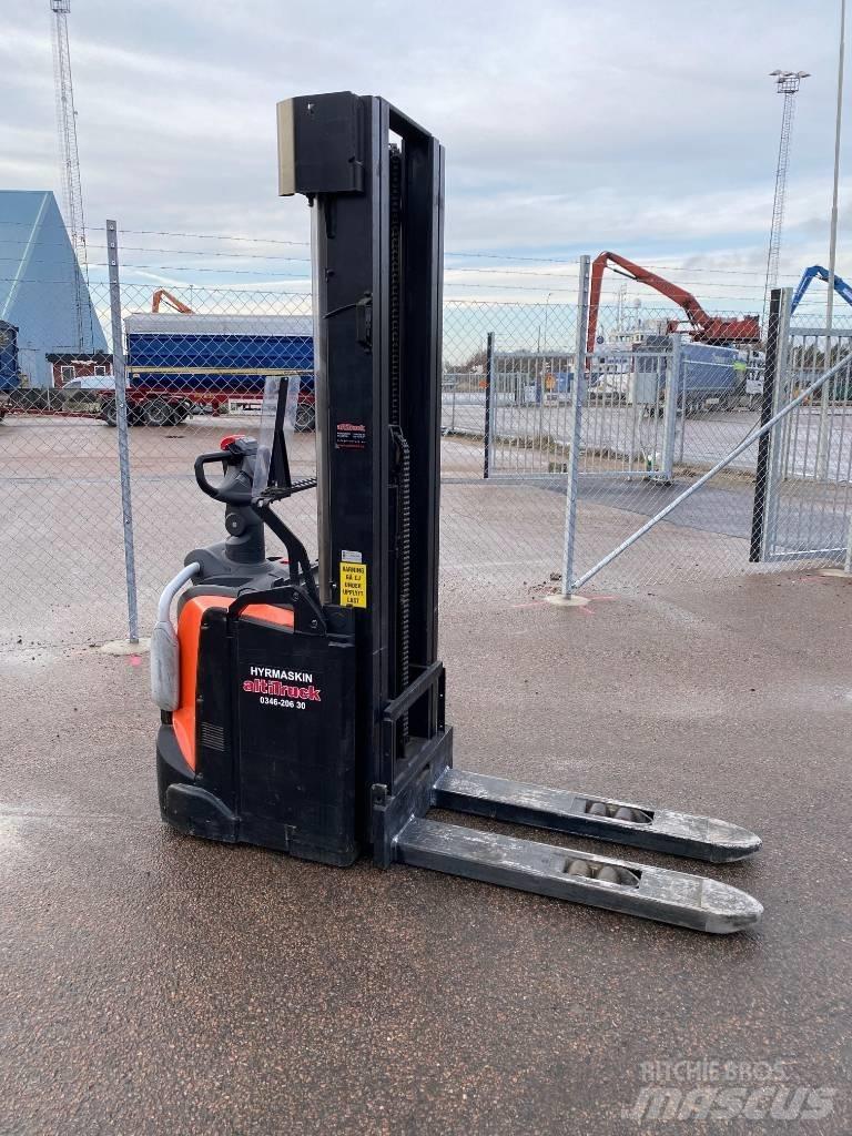 Toyota BT SPE 140 Pedestrian stacker