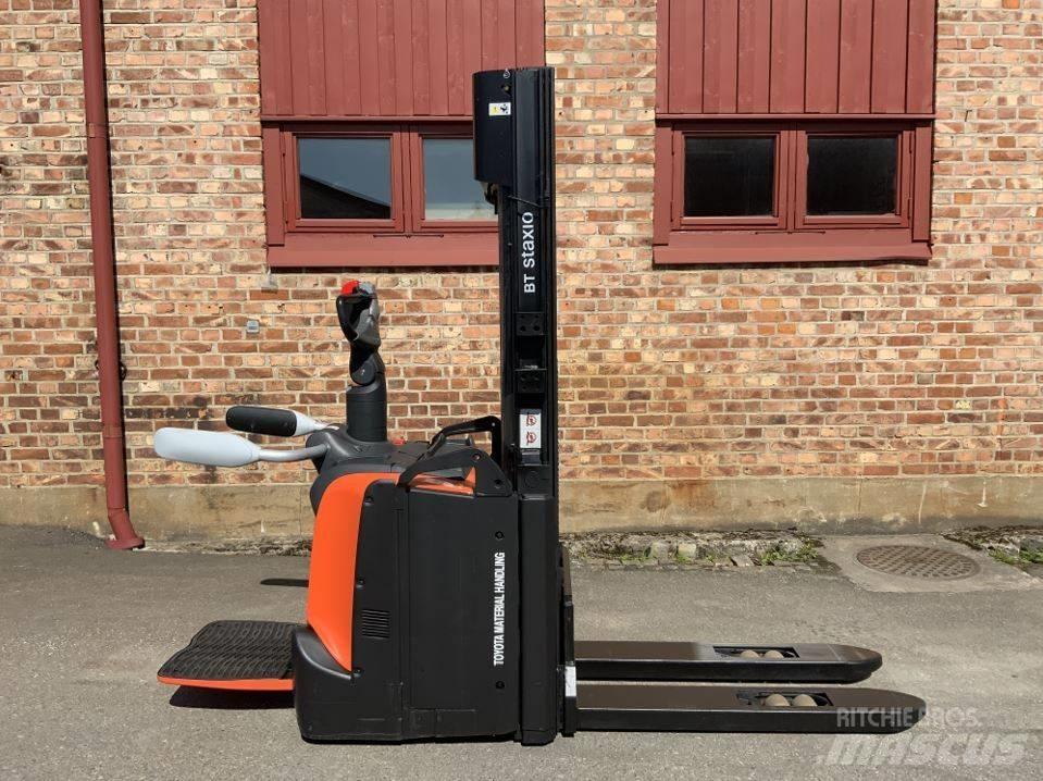 Toyota SPE 120 L Pedestrian stacker