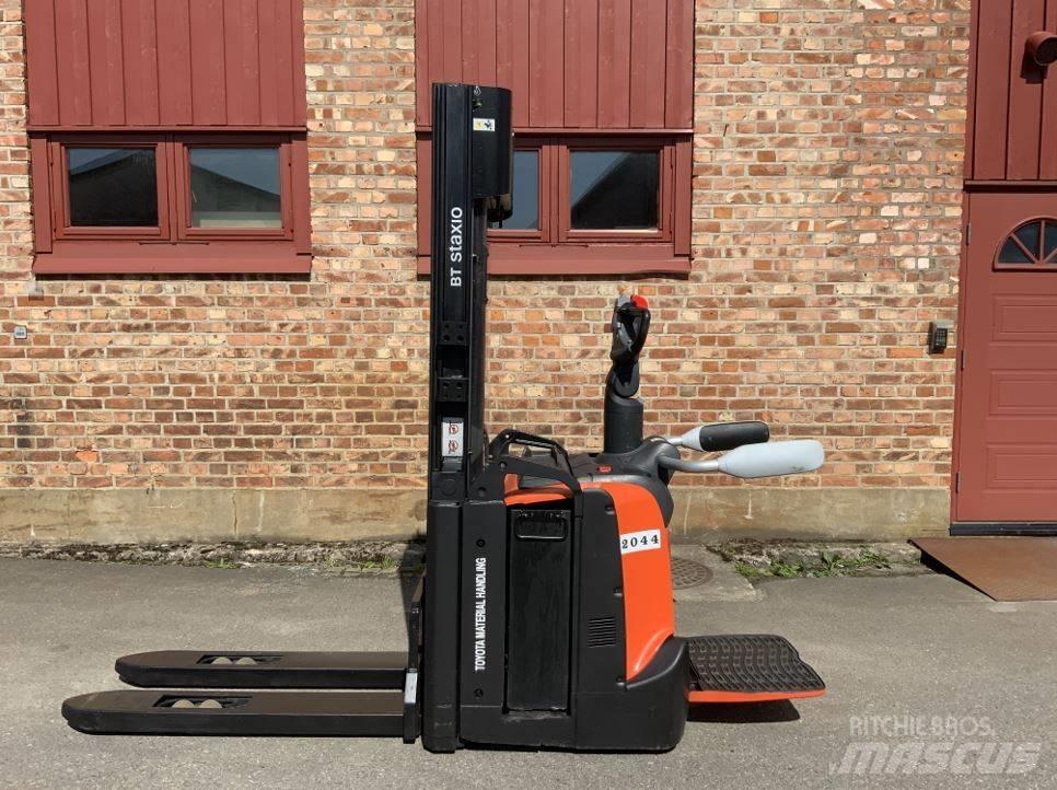 Toyota SPE 120 L Pedestrian stacker