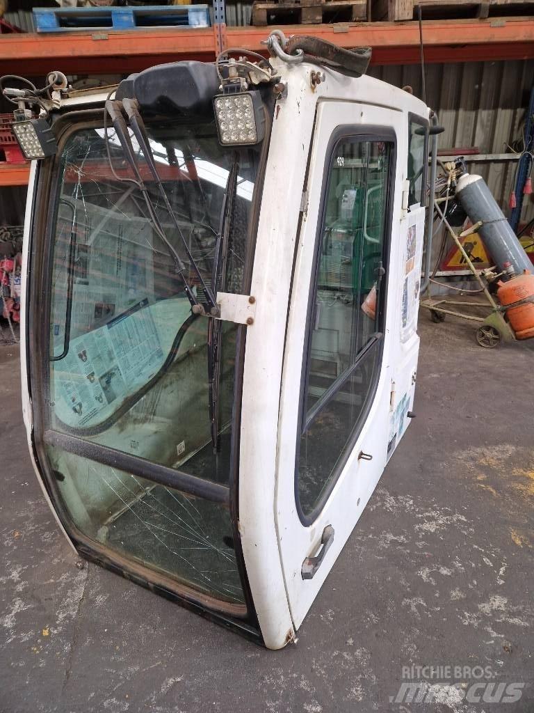 Liebherr A 904 C Cabins and interior